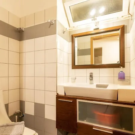 Georgia Apartment *